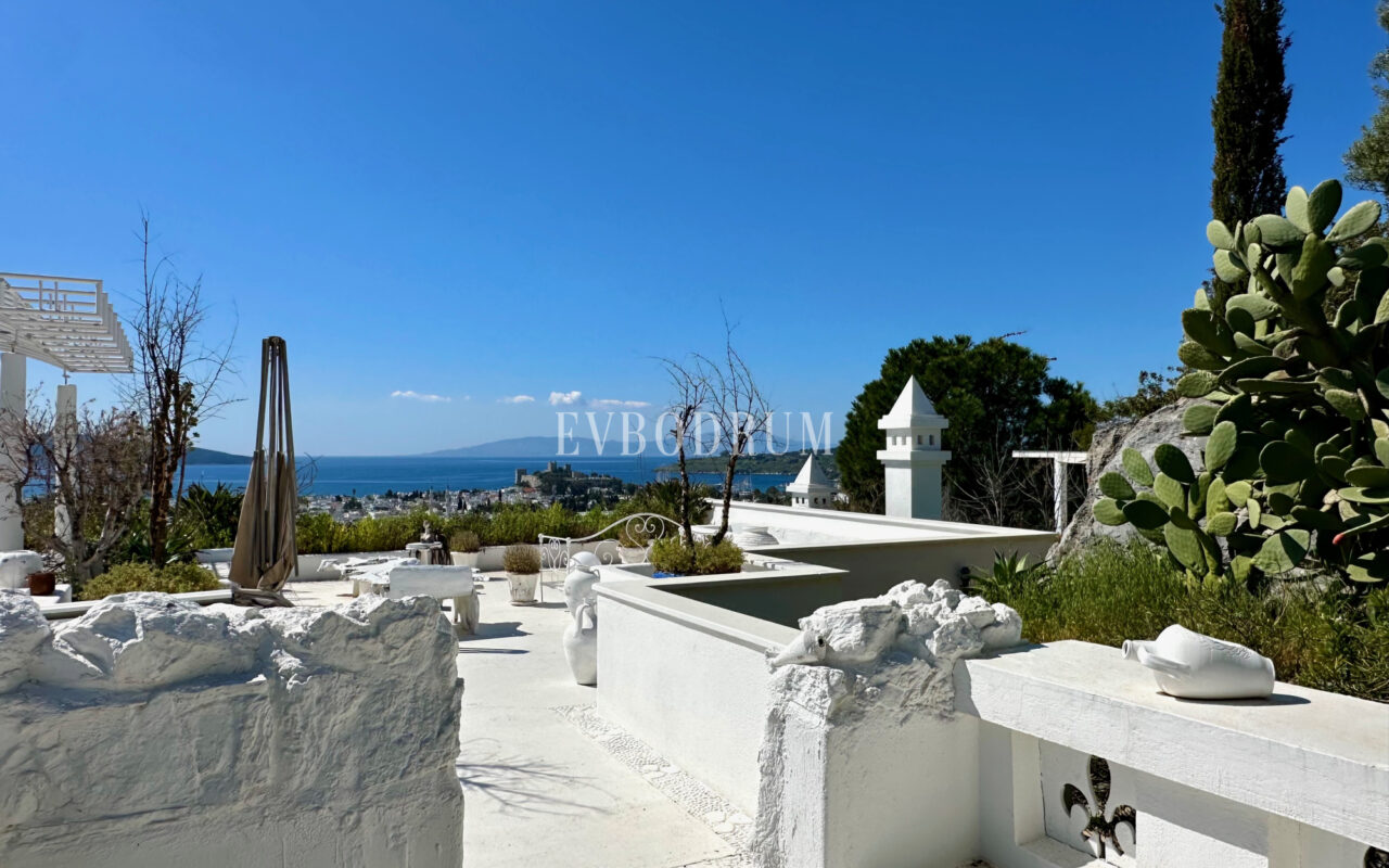 Zarif ve özel, havuzlu, manzaralı şehir evi