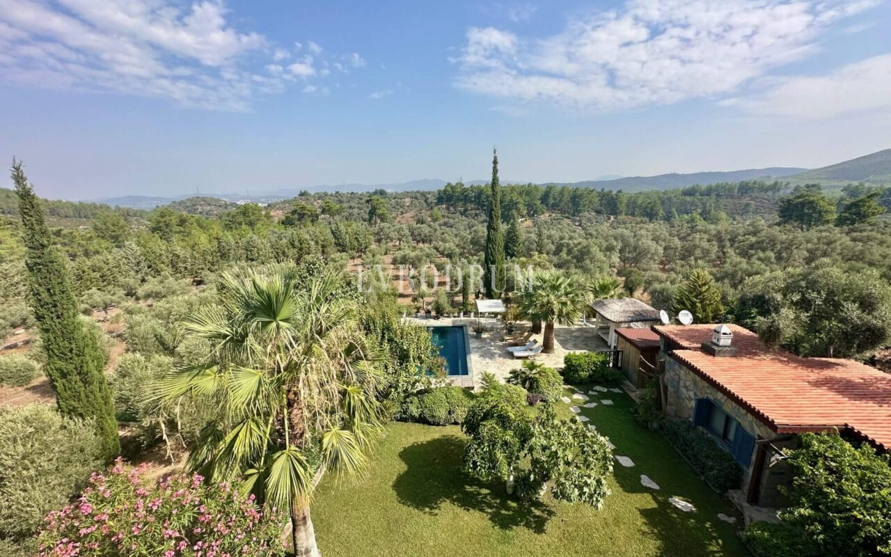 7.970 m2 arazi içinde harika, havuzlu taş ev ve misafirhanesi