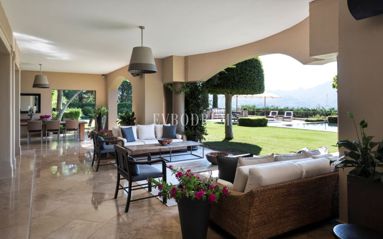 Olağanüstü özel, manzaralı kiralık villa