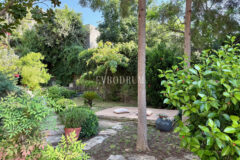 Plaja yürüme mesafesinde, havuzlu ve bahçeli geniş villa