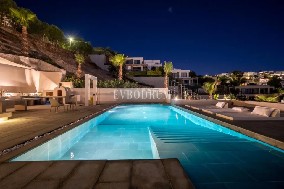 Bitez’de özel havuzlu, geniş ve lüks villa