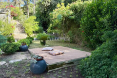 Plaja yürüme mesafesinde, havuzlu ve bahçeli geniş villa