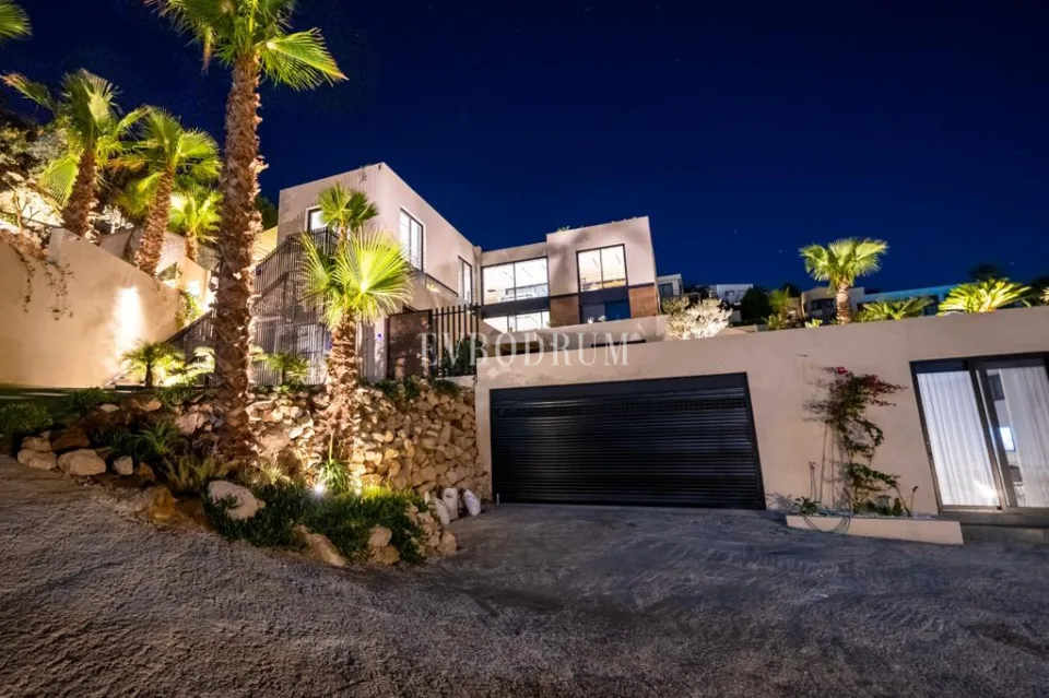 Bitez’de özel havuzlu, geniş ve lüks villa