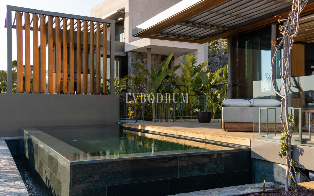 Yalıkavak’ta Denize Sıfır Lüks Villa