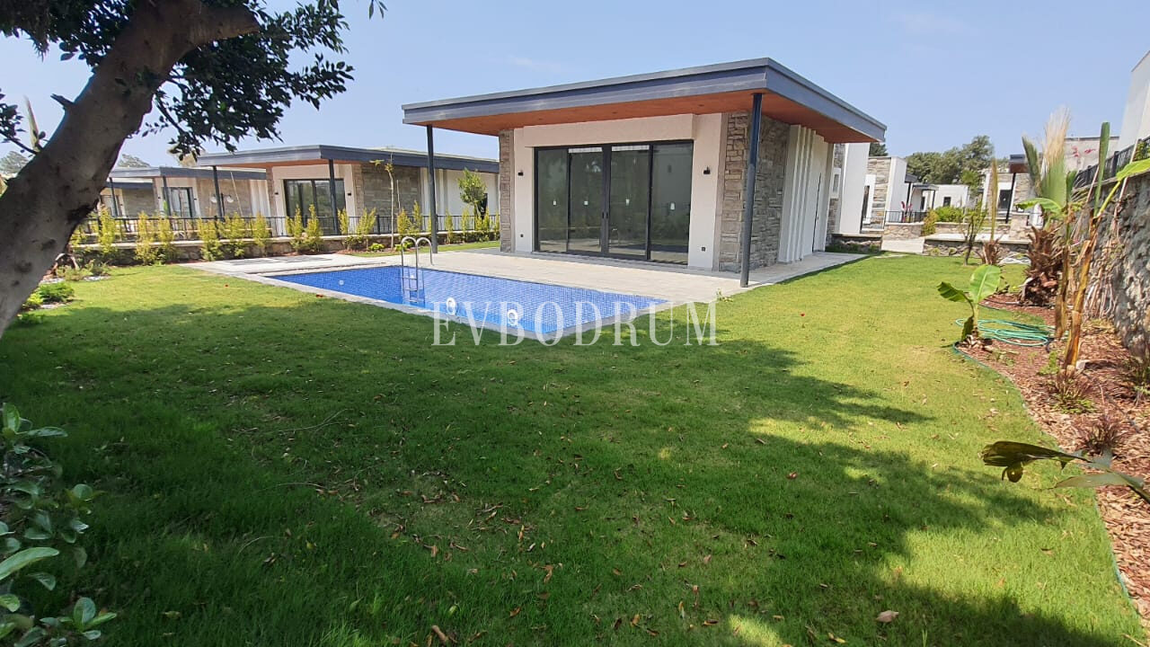 Plaja Yakın Ortak Havuzlu Tek Katlı Evler