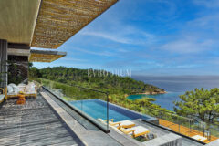 Özel Havuzlu ve Deniz Erişimli Yeni Villalar