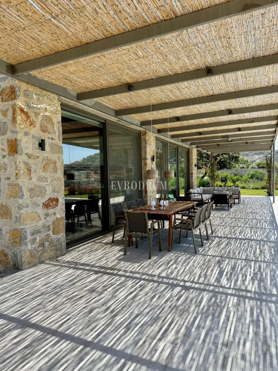 Ödüllü mimarisiyle, tasarım taş villa