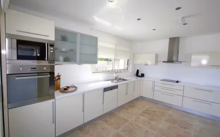 Modern Villa with Private Pool and Sea View – Photo 18