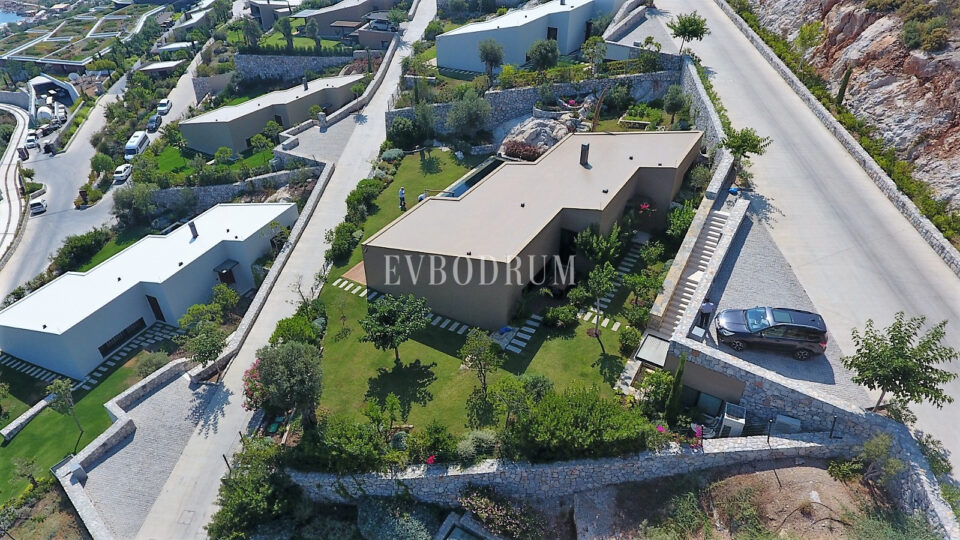 Özel Havuzlu ve Bahçeli Denize Sıfır Villa – Görsel 19