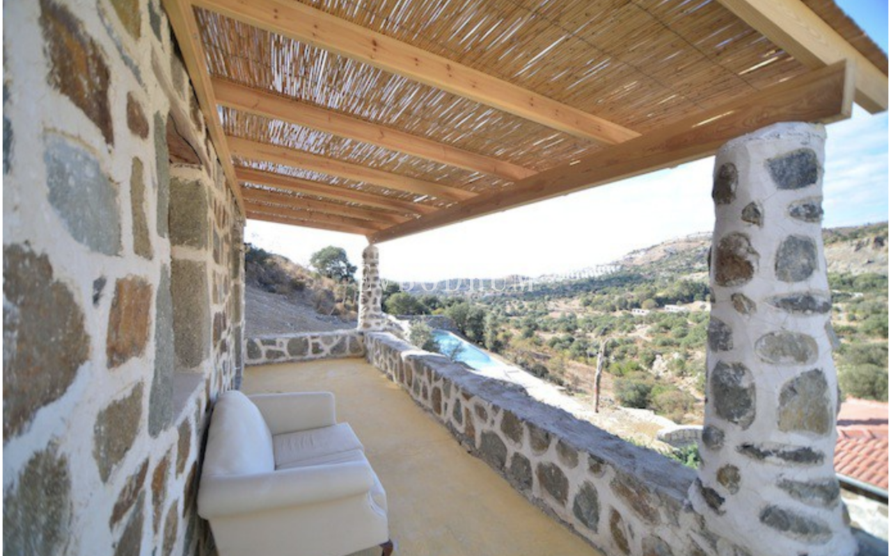 10.000 m2 Arsa İçinde 8 Bağımsız Taş Ev