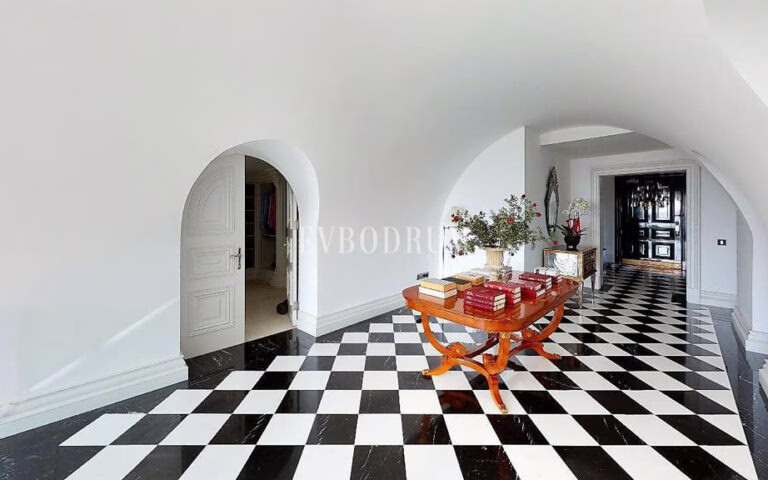 Zarif ve özel, havuzlu, manzaralı şehir evi – Görsel 24