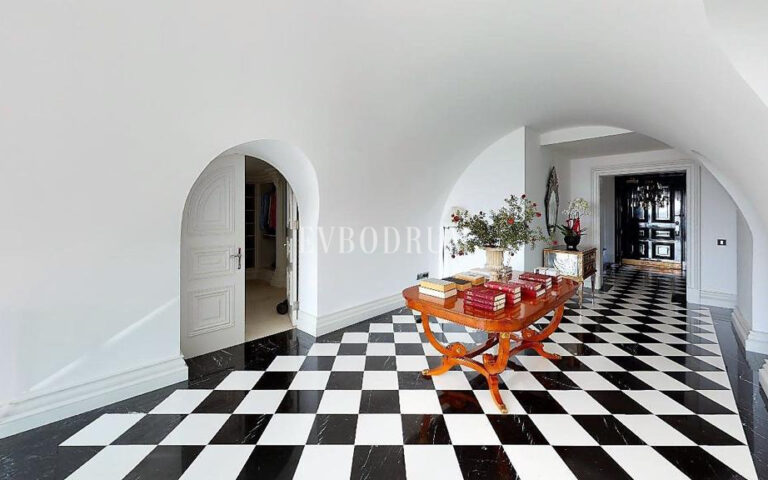 Zarif ve özel, havuzlu, manzaralı şehir evi – Görsel 24