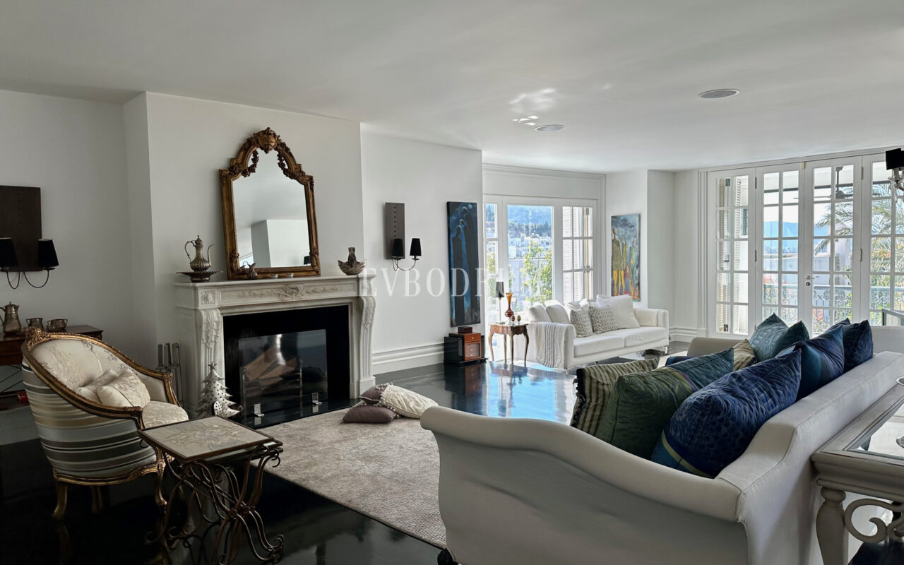 Zarif ve özel, havuzlu, manzaralı şehir evi