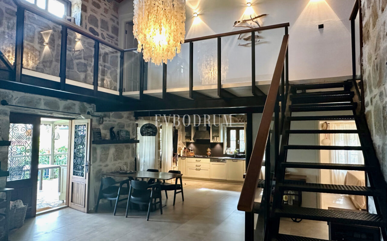 7.970 m2 arazi içinde harika, havuzlu taş ev ve misafirhanesi