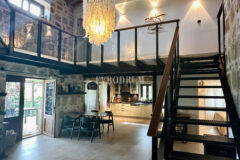 7.970 m2 arazi içinde harika, havuzlu taş ev ve misafirhanesi