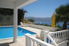 Yalikavak Küdür, önü kapanmaz deniz manzaralı 3 katlı villa