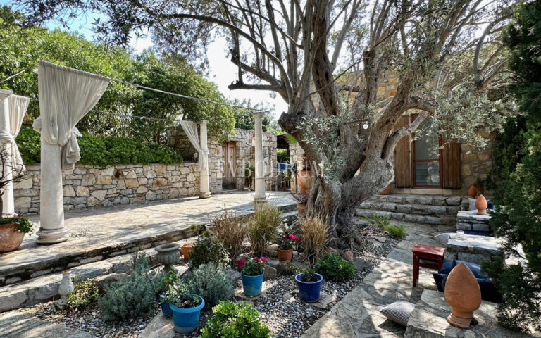 Yalıkavak’ta havuzlu ve misafirhaneli otantik taş villa – Görsel 4