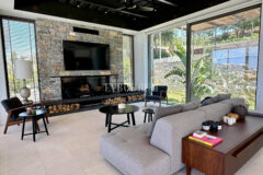 Modern, havuzlu ve geniş bahçeli villa