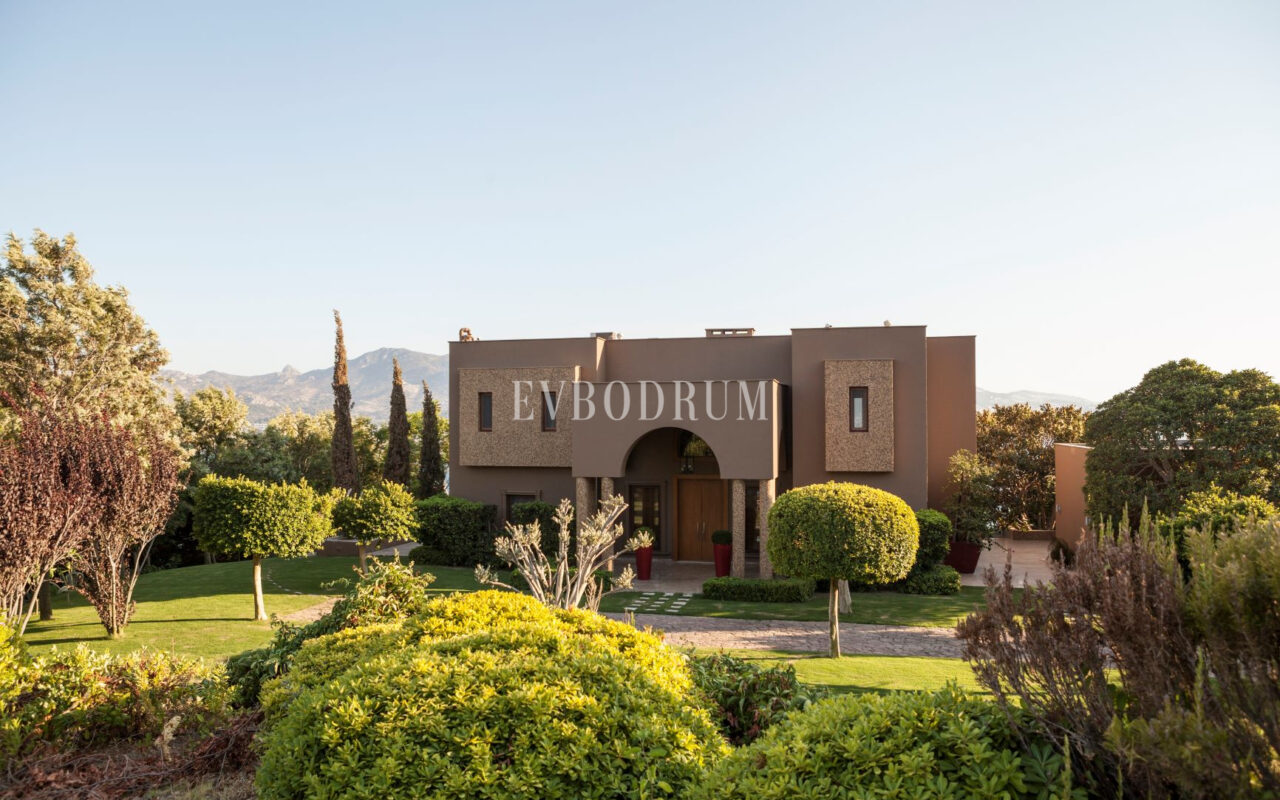 Olağanüstü özel, manzaralı kiralık villa