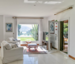 Sezonluk Kiralık: Gündoğan’da Özel Havuzlu Geniş Villa – Living Room