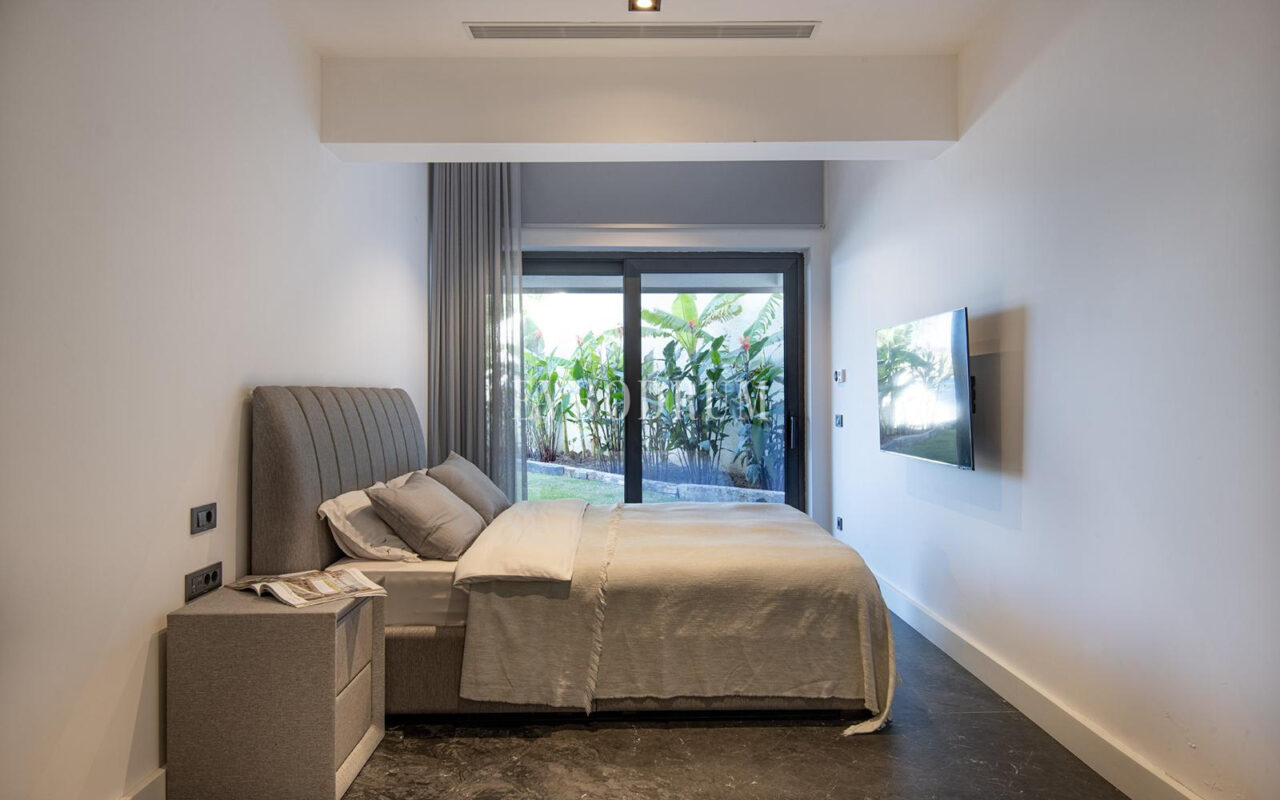 Yalıkavak'ta denize sıfır, özel iskeleli lüks villa