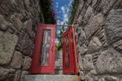 Merkezi lokasyonda zarif, tek katlı, havuzlu villa