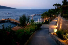 Özel Havuzlu ve Denize Erişimi Olan Lüks Villalar