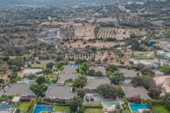 Merkezi lokasyonda zarif, tek katlı, havuzlu villa