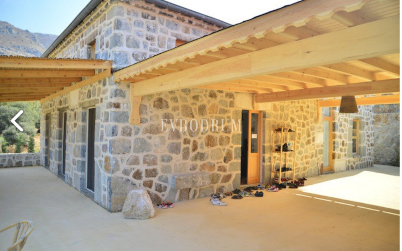 10.000 m2 Arsa İçinde 8 Bağımsız Taş Ev