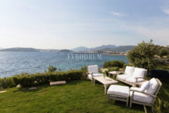 Denize sıfır özel havuzlu villa