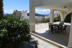 Deniz manzaralı, ortak havuzlu tripleks villa