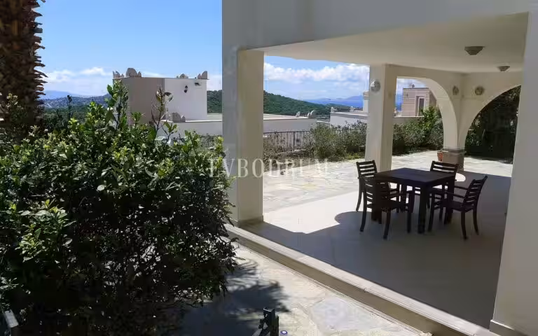 Deniz manzaralı, ortak havuzlu tripleks villa – Görsel 13