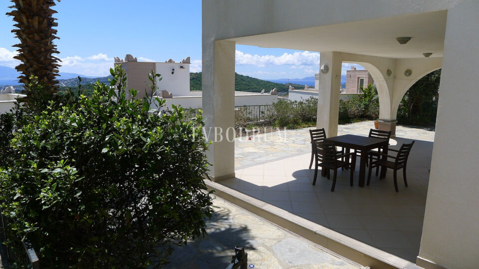 Deniz manzaralı, ortak havuzlu tripleks villa – Görsel 13