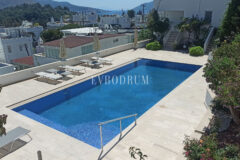 Merkezi lokasyonda, deniz manzaralı ikiz şehir evi