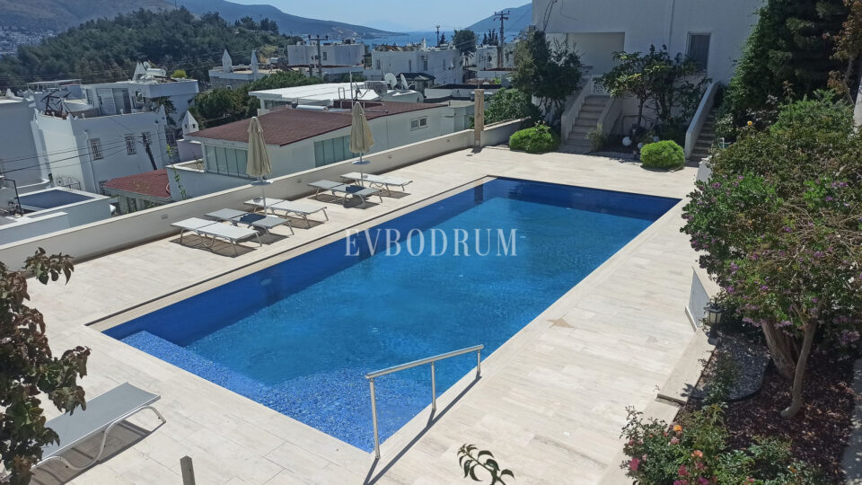 Merkezi lokasyonda, deniz manzaralı ikiz şehir evi – Görsel 14