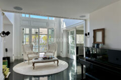 Zarif ve özel, havuzlu, manzaralı şehir evi