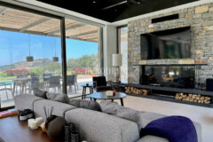 Modern, havuzlu ve geniş bahçeli villa