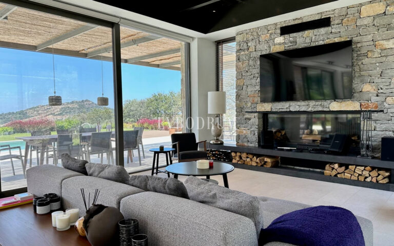 Modern, havuzlu ve geniş bahçeli villa – Görsel 5