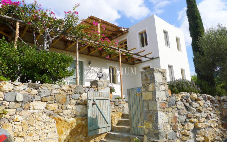 Havuzlu ve Panoramik Deniz Manzaralı Şık Ev – Görsel 5