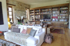 Özel havuzlu kiralık taş villa