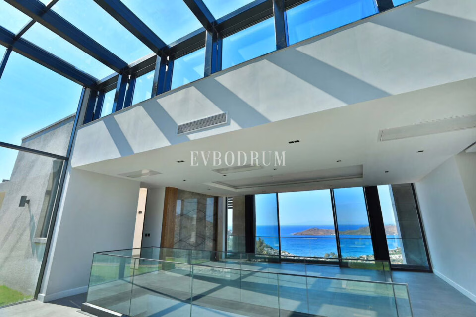 Yeni tamamlanmış, deniz manzaralı, özel havuzlu ve bahçeli villa – .Hol