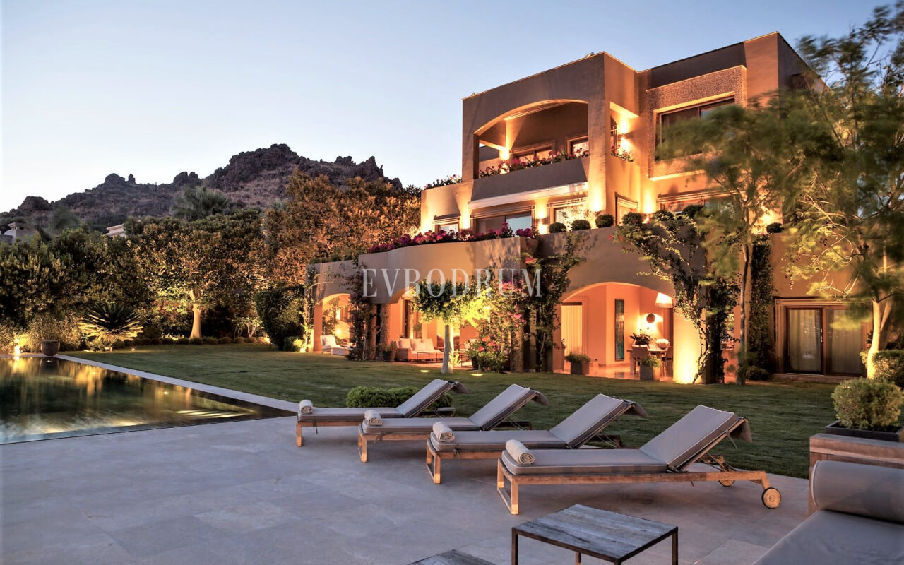 Olağanüstü özel, manzaralı kiralık villa