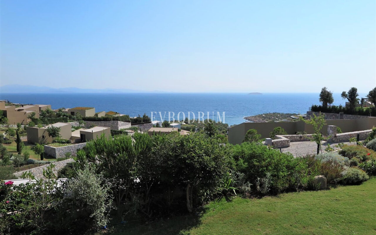 Özel Havuzlu ve Bahçeli Denize Sıfır Villa