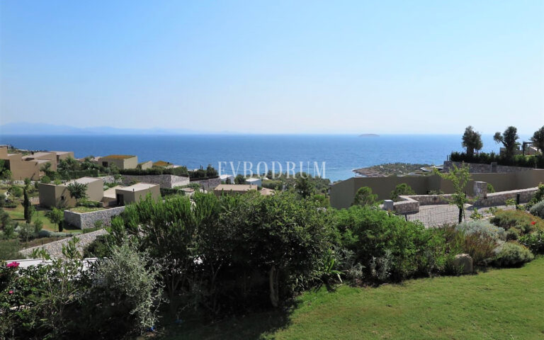 Özel Havuzlu ve Bahçeli Denize Sıfır Villa – View