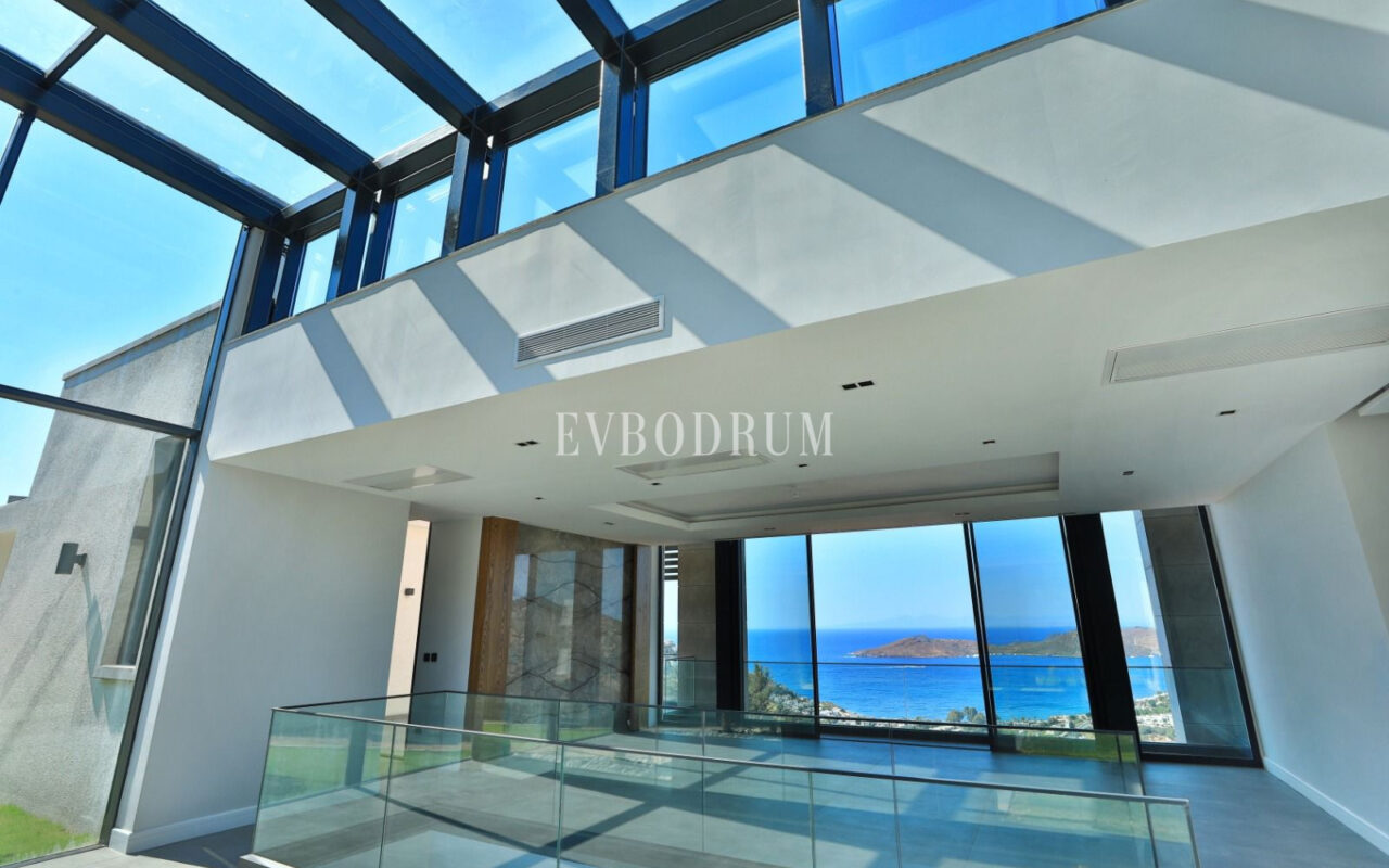 Yeni tamamlanmış, deniz manzaralı, özel havuzlu ve bahçeli villa