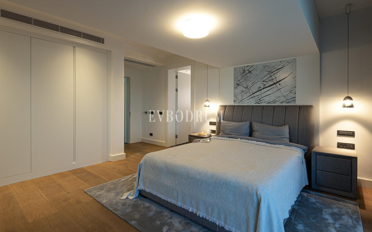 Yalıkavak'ta denize sıfır, özel iskeleli lüks villa