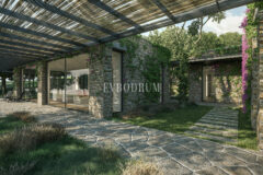 Ödüllü mimarisiyle, tasarım taş villa