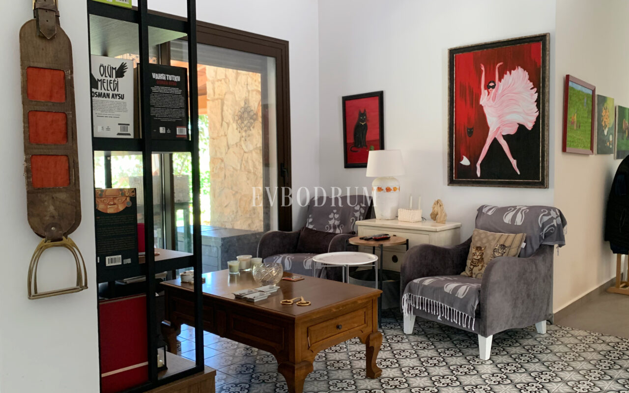 Yalıçiftlik’te tek katlı, bahçeli müstakil ev