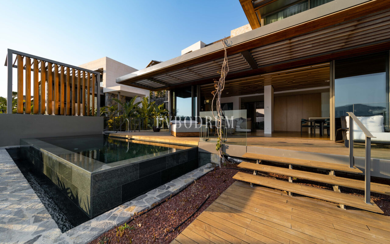 Yalıkavak’ta Denize Sıfır Lüks Villa