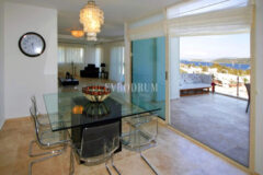 Özel Havuzlu ve Deniz Manzaralı Modern Villa